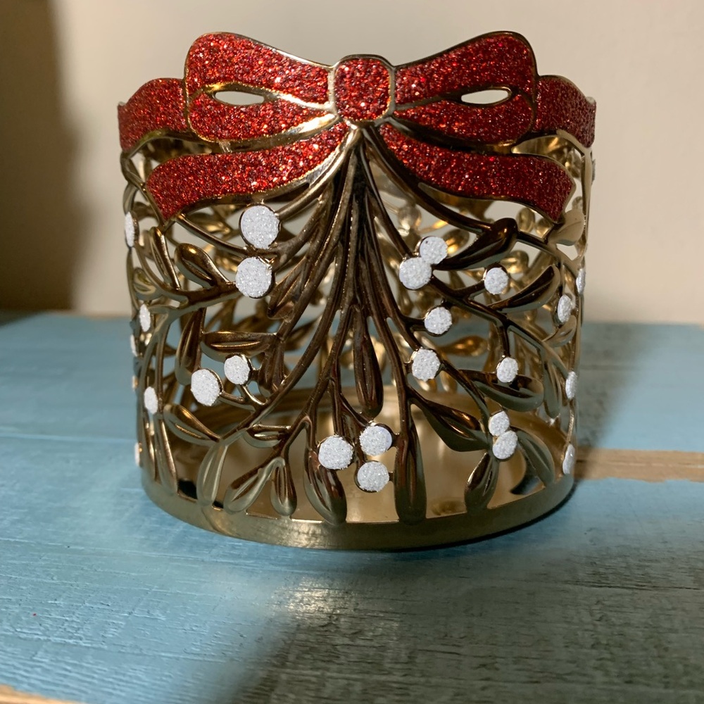 New Bath & Body Works Mistletoe 3-Wick Candle Holder (2018 edition)